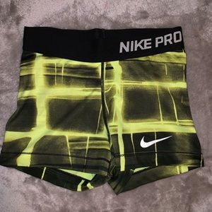 Women’s Nike pros size XS